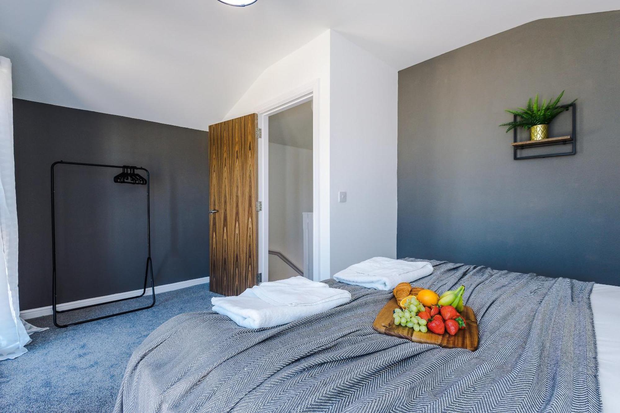 Rest&Recharge At Waterway House Villa Manchester Exterior foto