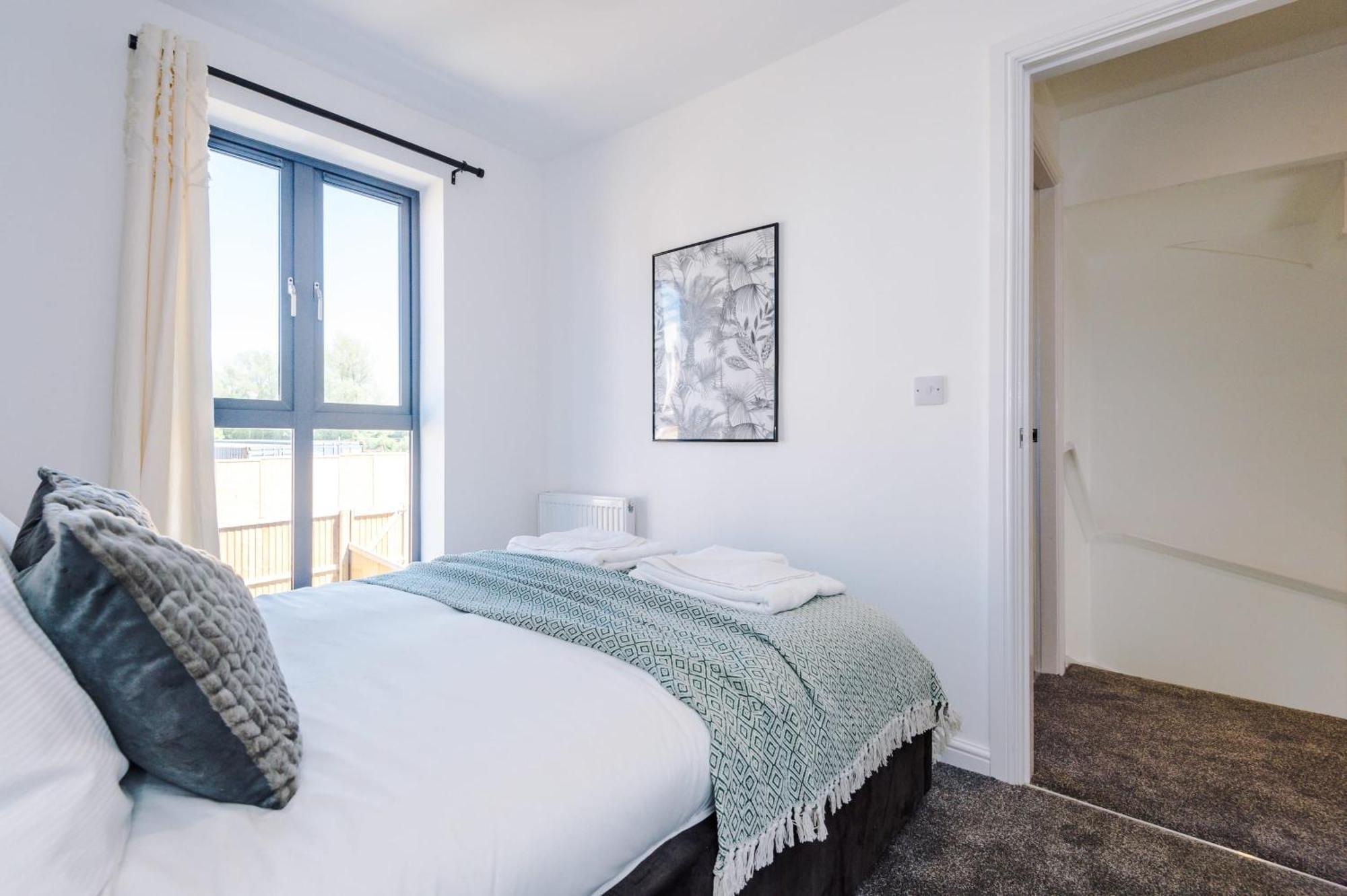 Rest&Recharge At Waterway House Villa Manchester Exterior foto