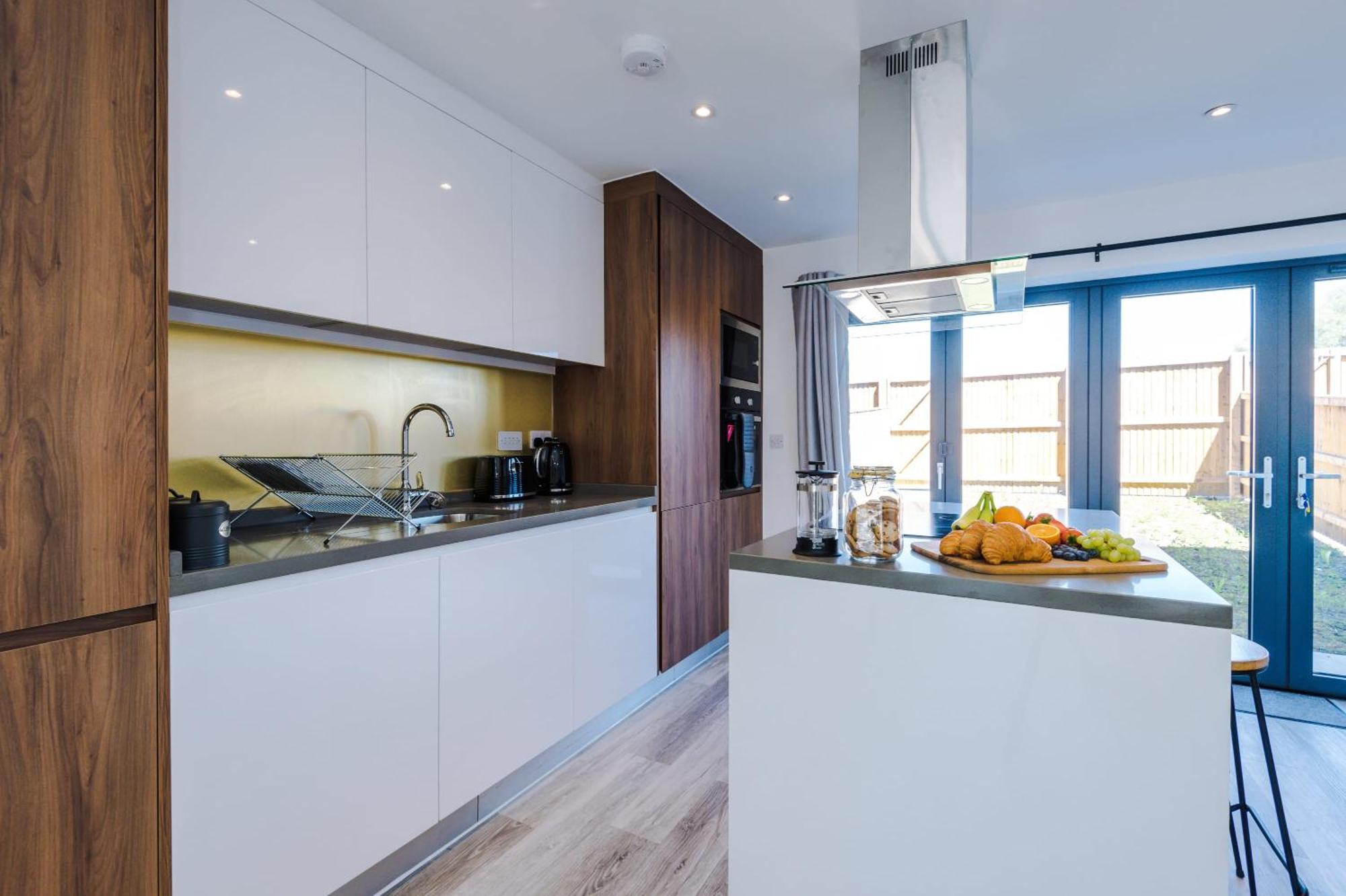 Rest&Recharge At Waterway House Villa Manchester Exterior foto