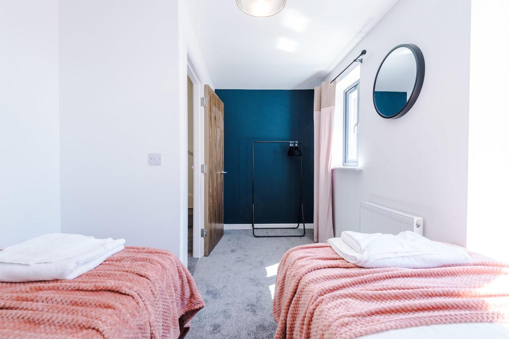 Rest&Recharge At Waterway House Villa Manchester Exterior foto