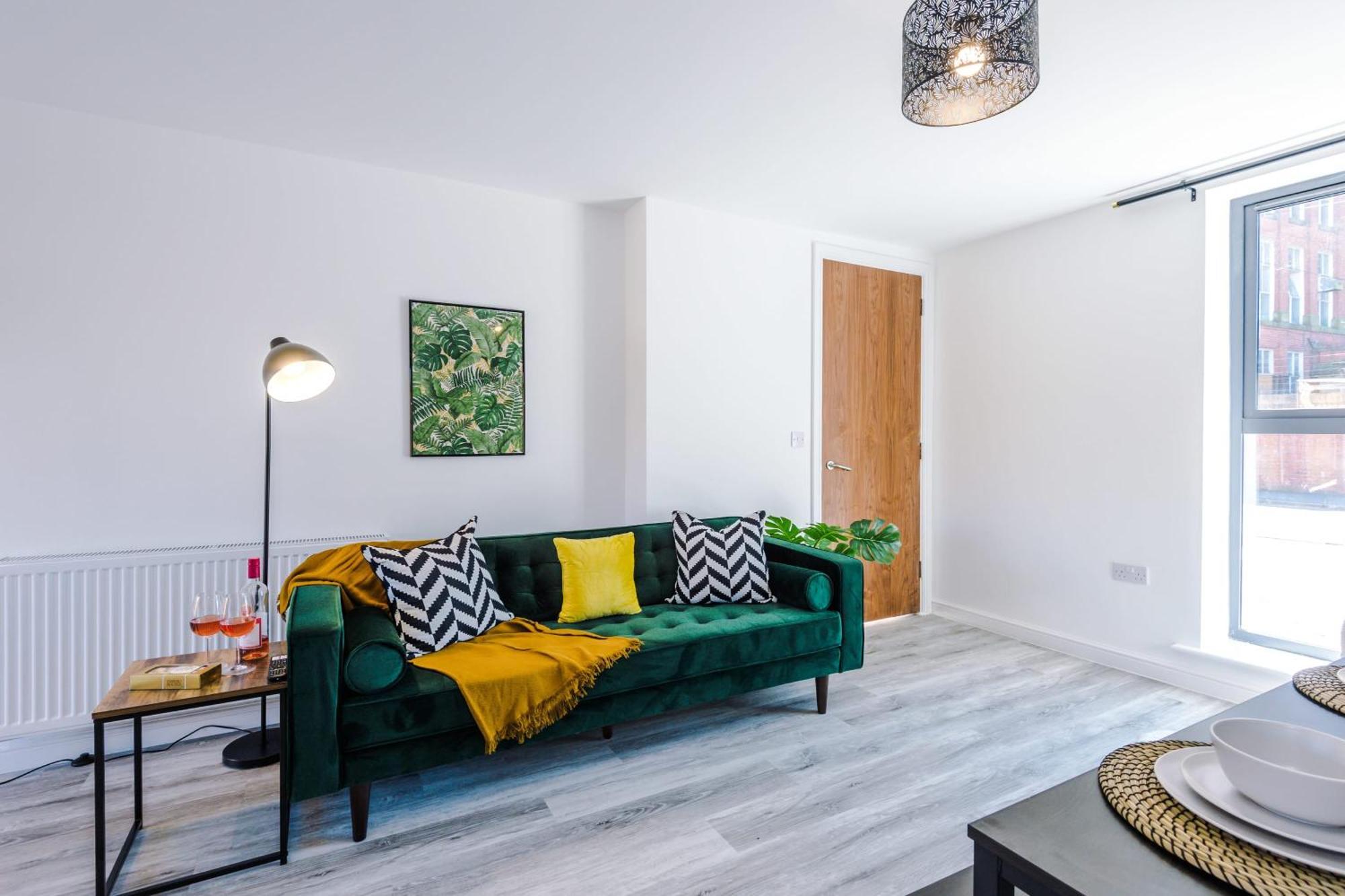 Rest&Recharge At Waterway House Villa Manchester Exterior foto